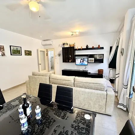 Garcia By Staycare Apartment